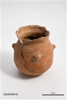 藏品(敞口四繫耳圜底圈足罐殘件)的圖片